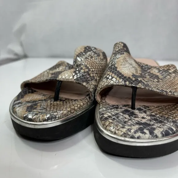 Patricia Green flats with a toe divider, like new, size 36