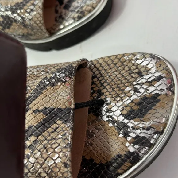 Patricia Green flats with a toe divider, like new, size 36
