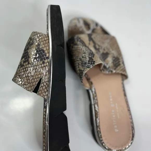 Patricia Green flats with a toe divider, like new, size 36