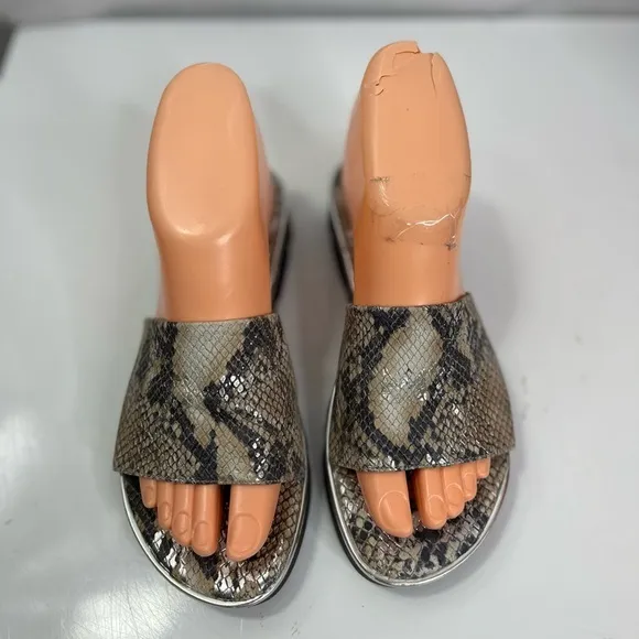 Patricia Green flats with a toe divider, like new, size 36