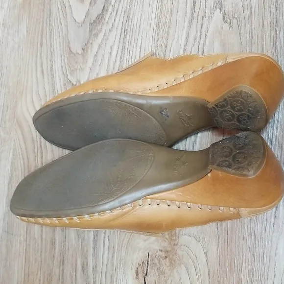 Pikolinos Womens Tan Leather Closed Toe Kitten Heel Mules Shoes Size 7.5