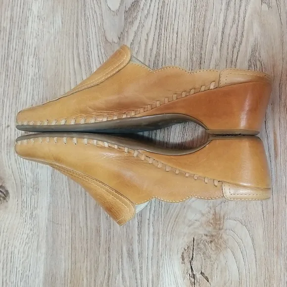 Pikolinos Womens Tan Leather Closed Toe Kitten Heel Mules Shoes Size 7.5