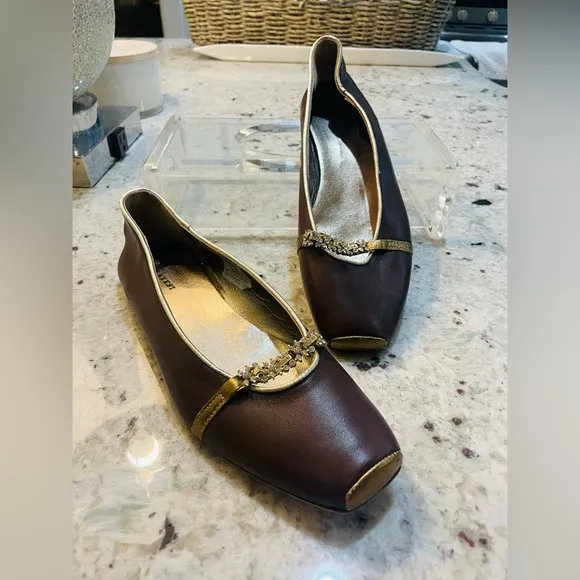 PRATESI ITALY BROWN RHINESTONE EMBELLISHED LEATHER FLATS SIZE 39