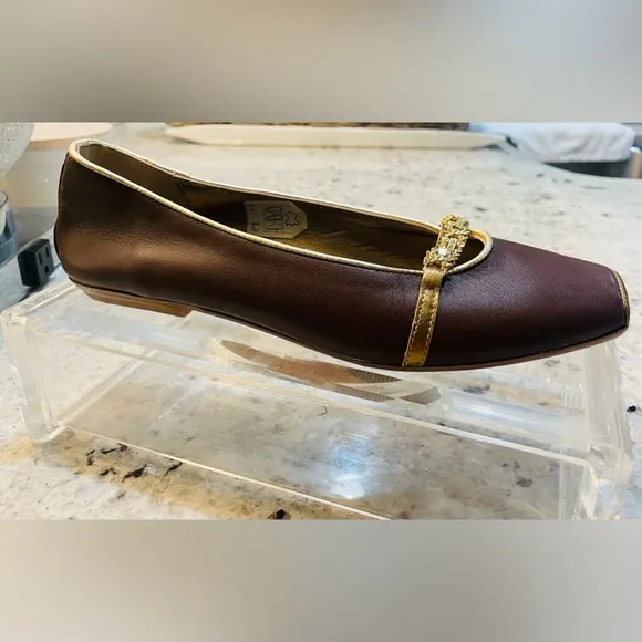 PRATESI ITALY BROWN RHINESTONE EMBELLISHED LEATHER FLATS SIZE 39