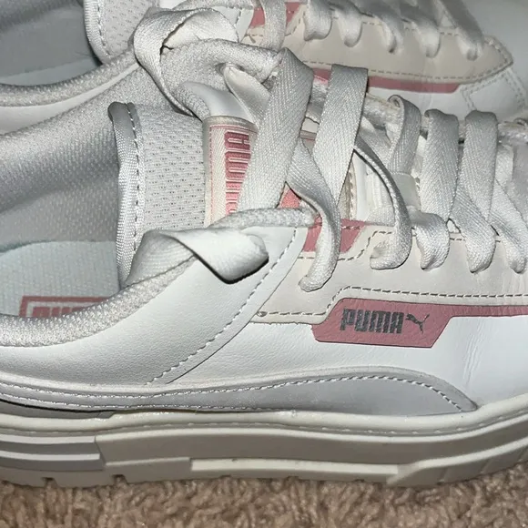 Puma off White and Pink platform Sneakers mayze size 7
