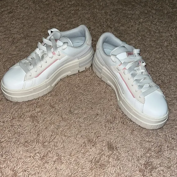 Puma off White and Pink platform Sneakers mayze size 7