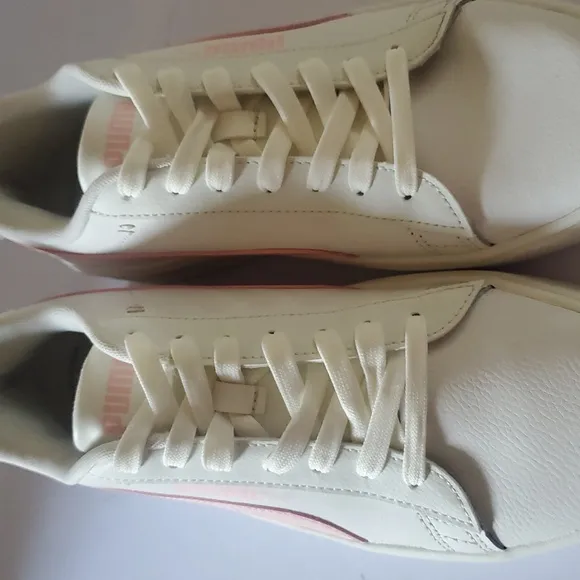 PUMA Women's Smash Platform V3 Sneaker Size 10