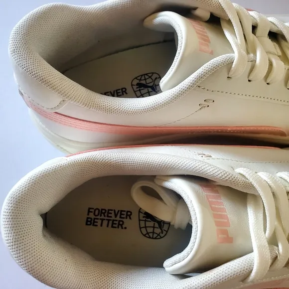 PUMA Women's Smash Platform V3 Sneaker Size 10