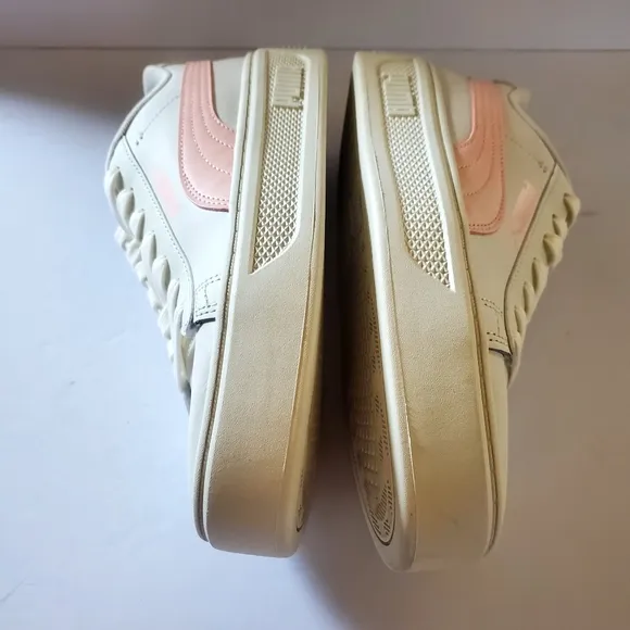 PUMA Women's Smash Platform V3 Sneaker Size 10
