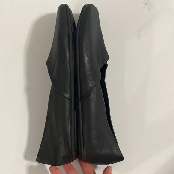 Rag &amp; Bone Ellory black sheepskin crossover square toe memory foam flats EU 38