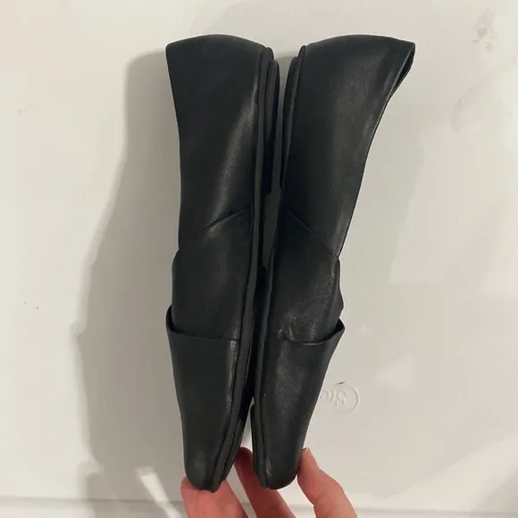 Rag &amp; Bone Ellory black sheepskin crossover square toe memory foam flats EU 38