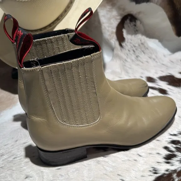 Red Diamond Leather Chelsea Boot Beige Size 28 A11