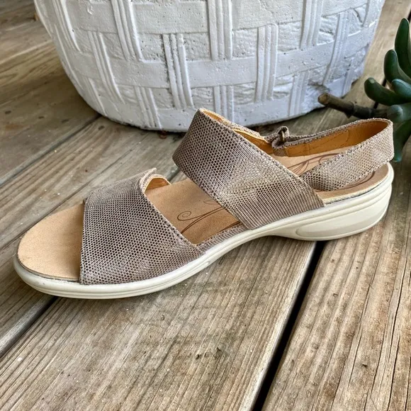 REVERE COMO Backstrap Metallic Sandals Slip On Shoes Women’s 8 Champagne Angle