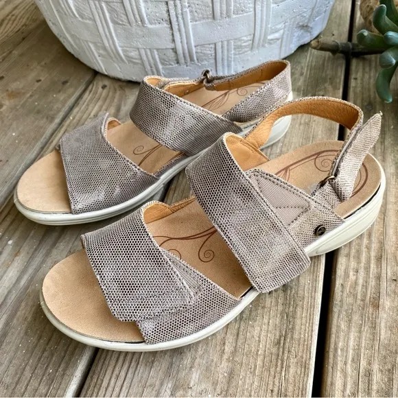 REVERE COMO Backstrap Metallic Sandals Slip On Shoes Women’s 8 Champagne Angle