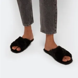 Revolve SCHUTZ S-Dynora Slipper Slip On Criss Cross Teddy Bear Shearling Sandals