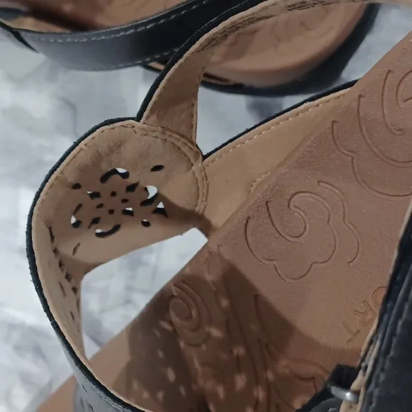 Rockport Womens Ridge Circle Pewter T-Strap Sandals Size 9.5 Pewter