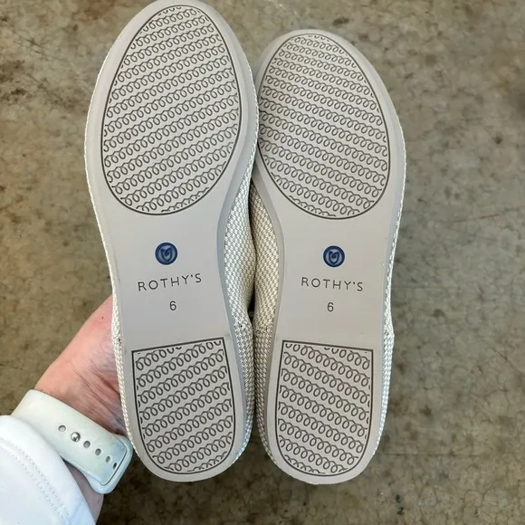 Rothy’s Cream Rounded Toe Flats Size 6