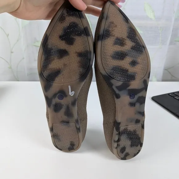 Rothys | Taupe Knit Pointed Toe Flats With Blue Trim Size US8