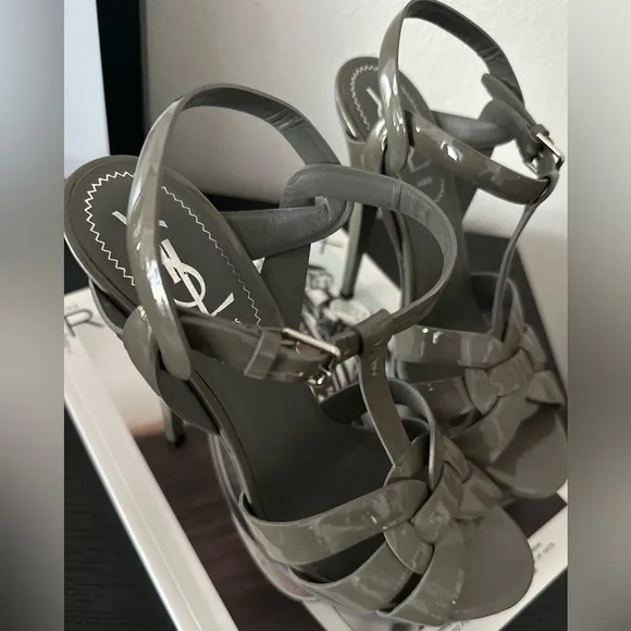 ✨SALE SAINT LAURENTTribute Patent Leather T-Strap Sandals Size 7.5