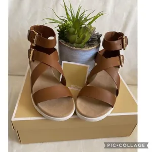❤️SALE❤️✨🆕✨Brand New Michael Kors Sybil Sandals