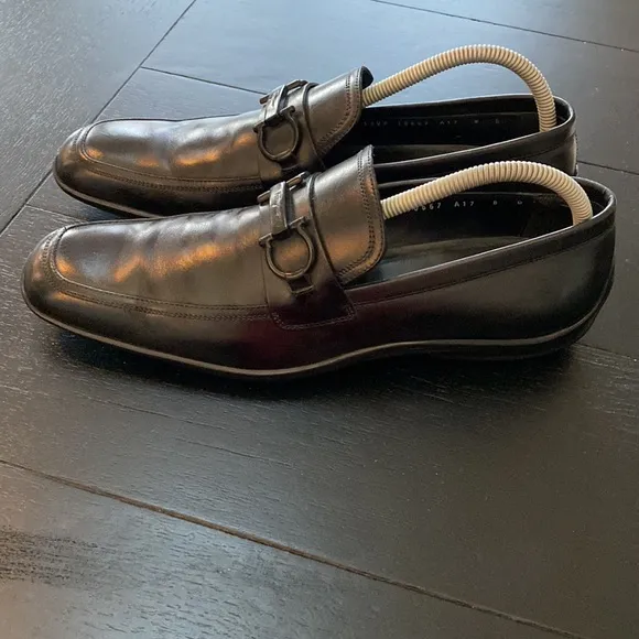 Salvatore Ferragamo Mens Black Driving Loafers. Size 8 D