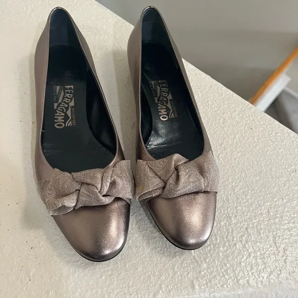 Salvatore Ferragamo Metallic Nude flat slip on Comfort‎ Ballet Sandals size 7.5