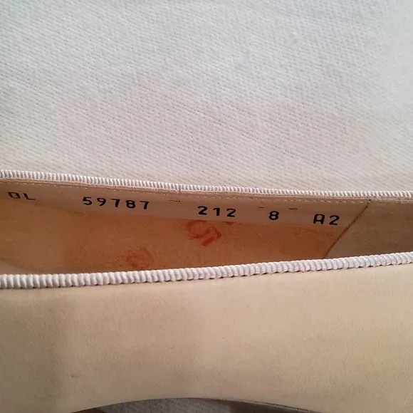 Salvatore Ferragamo Suede Bow Flats Size 8