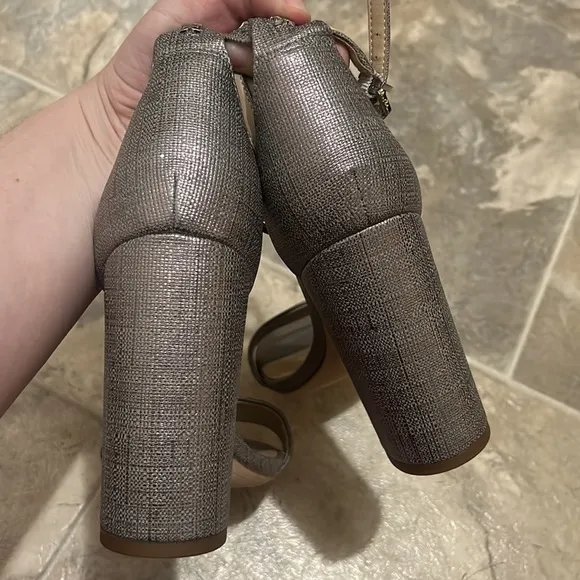 Sam Edelman Yaro Silver Metallic Block Heel Sandals Ankle Strap 9