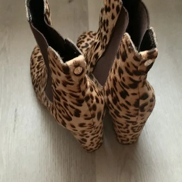 SAM EDELMANCase Leopard-Print Calf Hair Chelsea Boots size 8.5 heels