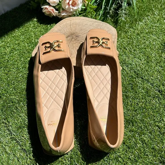 SAM EDELMANEmina Square Toe Flat In Color: ALMOND size 8 like new