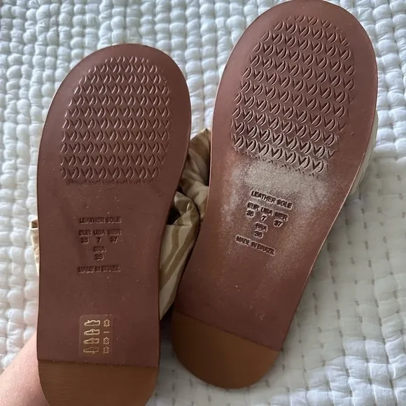 SANDALS 7 VICENZA TAN PUFFY ANIMAL PRINT  FLATS PATENT LEATHER SLIP ON NWOT