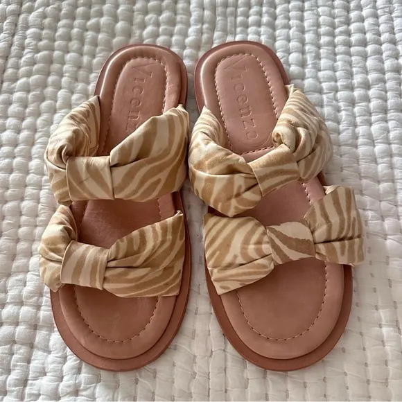 SANDALS 7 VICENZA TAN PUFFY ANIMAL PRINT  FLATS PATENT LEATHER SLIP ON NWOT