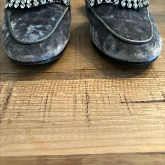 Sarah Jessica Parker Italian “Twain” Rhinestone Mules/Loafers Grey Sz 35/5. EUC