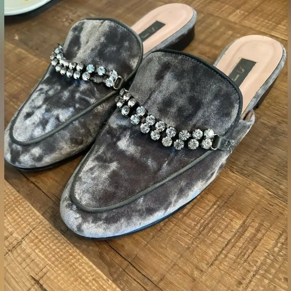 Sarah Jessica Parker Italian “Twain” Rhinestone Mules/Loafers Grey Sz 35/5. EUC