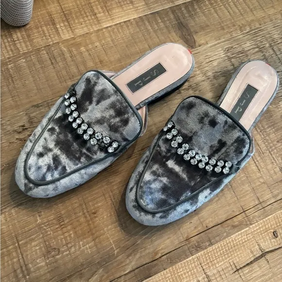 Sarah Jessica Parker Italian “Twain” Rhinestone Mules/Loafers Grey Sz 35/5. EUC
