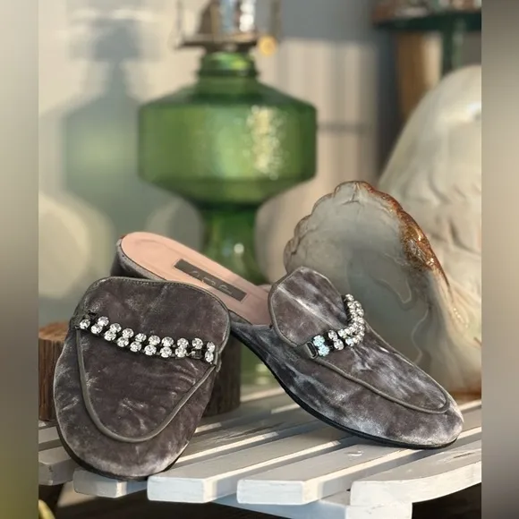 Sarah Jessica Parker Italian “Twain” Rhinestone Mules/Loafers Grey Sz 35/5. EUC