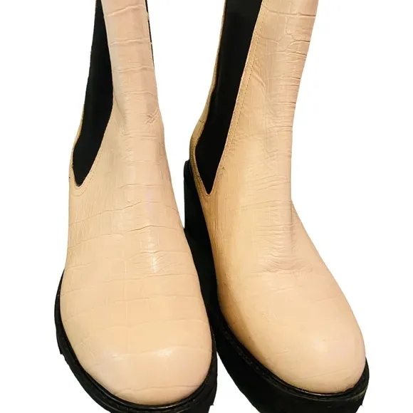 Seychelles Far-fetched Cream Black Lug Chelsea Boots
