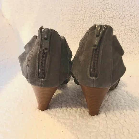 Seychelles gray suede knotted strap heeled sandals
