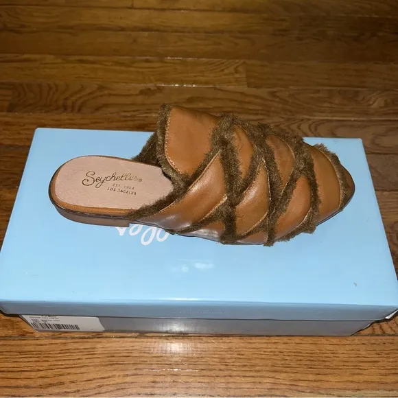 Seychelles Leather Survival Cozy Slip On Flats Tan Women’s Size 7 NEW