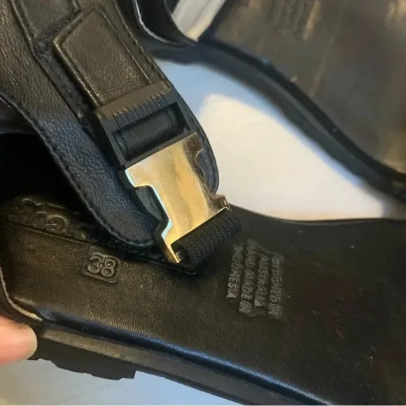 Shakuhachi Black Gold Buckle Strap Sandals 38