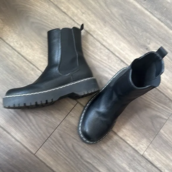 Sincerely Jules size 6.5 black Hola leather boots booties contrasting stitching