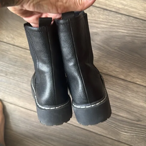 Sincerely Jules size 6.5 black Hola leather boots booties contrasting stitching