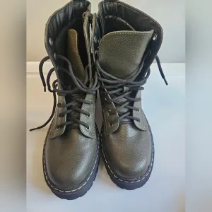 Sincerely Jules -Stylish Green Combat Boots Women's 7.5  NWOT