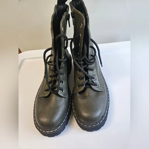 Sincerely Jules -Stylish Green Combat Boots Women's 7.5  NWOT