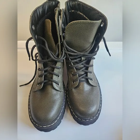 Sincerely Jules -Stylish Green Combat Boots Women's 7.5  NWOT