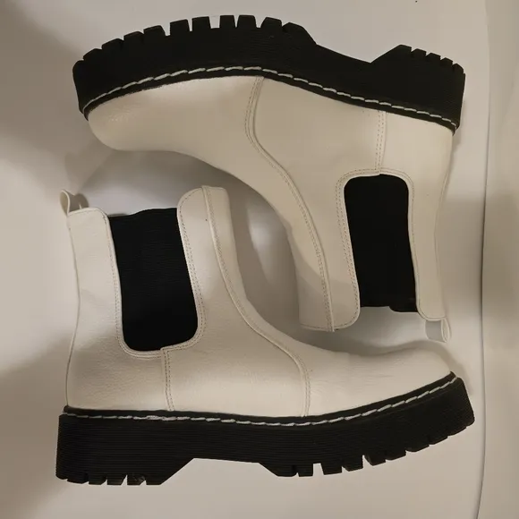 SINCERLY JULES White Leather Chelsea Boots Black Sole Platform Shoes Size 9M