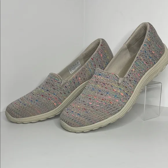 Skechers Cream Tan Flats Slip-On Loafers -9- NWOT