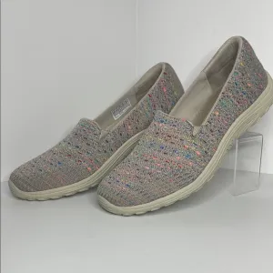 Skechers Cream Tan Flats Slip-On Loafers -9- NWOT