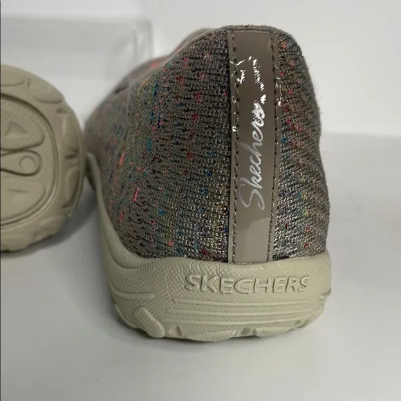 Skechers Cream Tan Flats Slip-On Loafers -9- NWOT