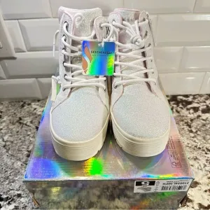 Sketchers Sneakers NWT